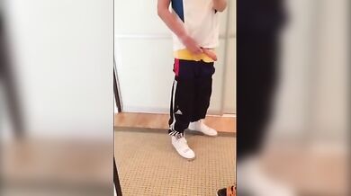 Twink Handjob Amateur Video - Sehr Geil