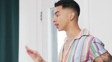 Two guys tag team a Tinder date!